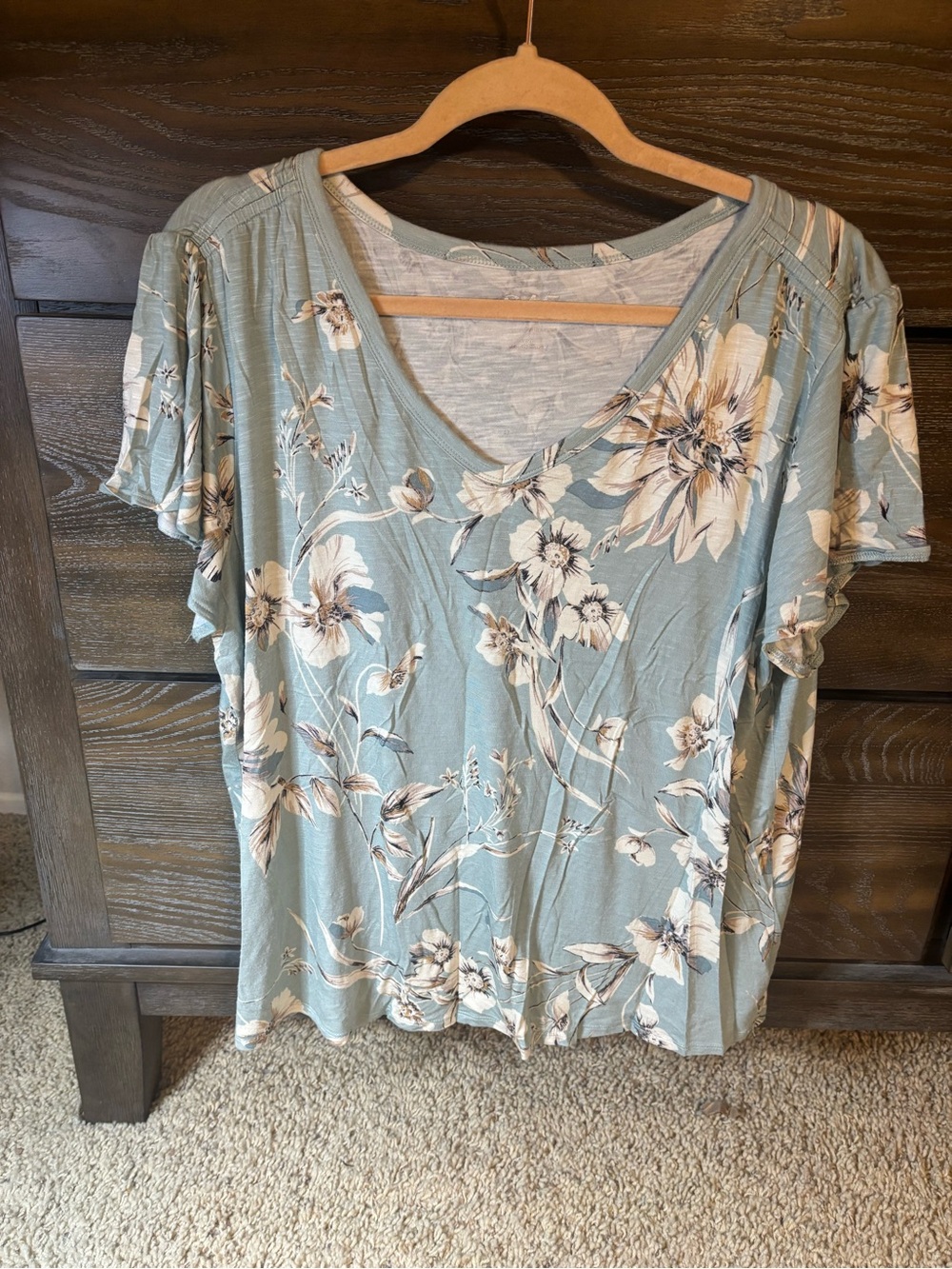 Maurices XXL Sage Green Floral V-Neck Short Sleeve Top